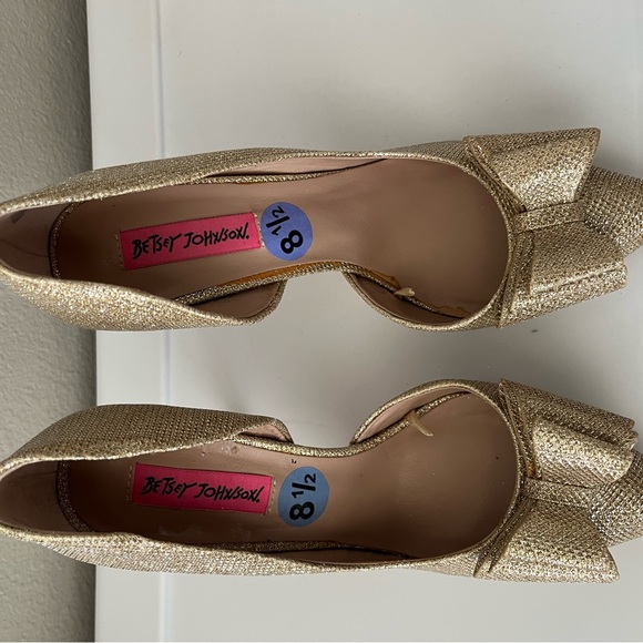 Betsy Johnson Gold High Heels Shoes - Picture 4 of 9